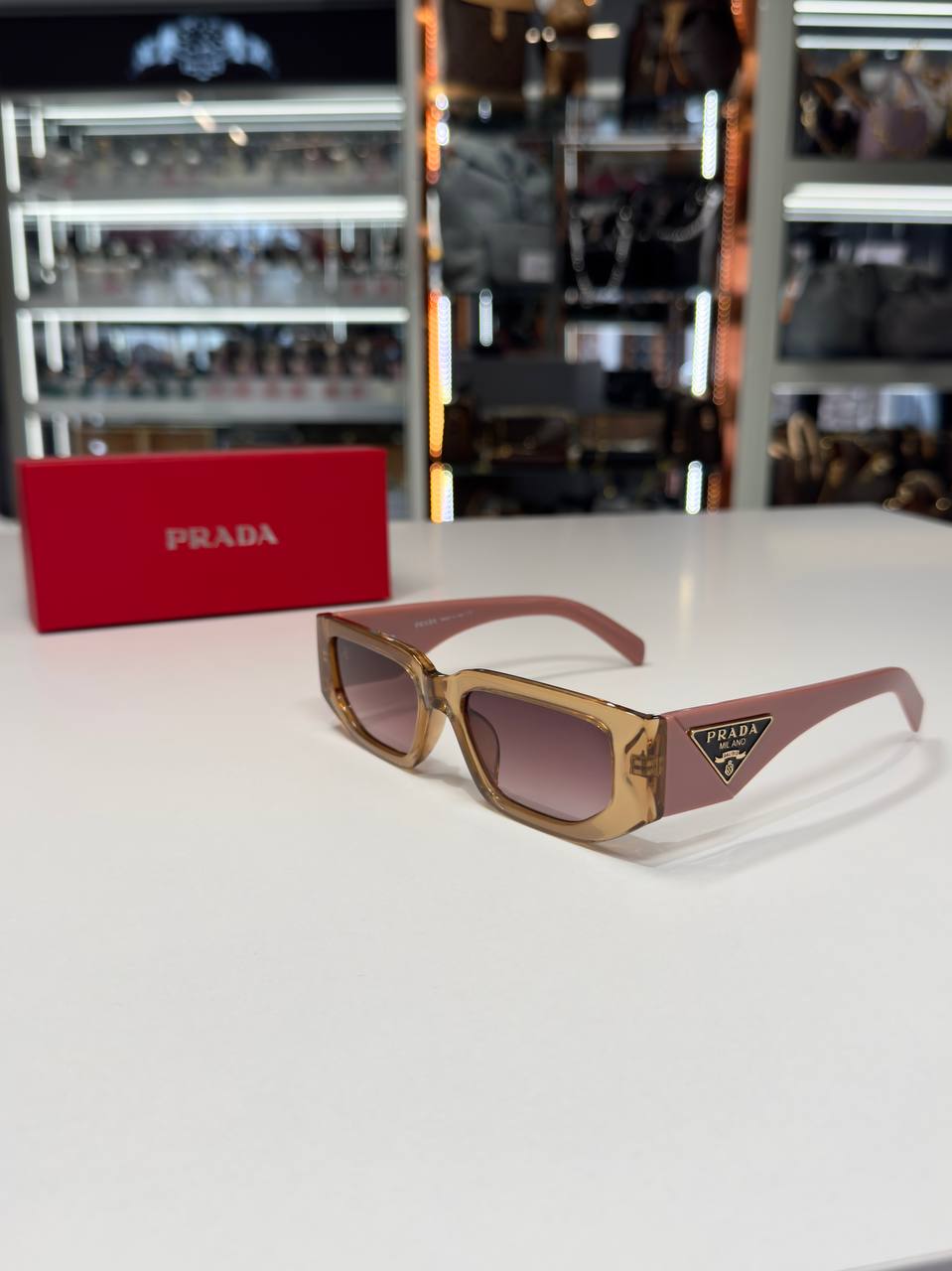 Prada - P08