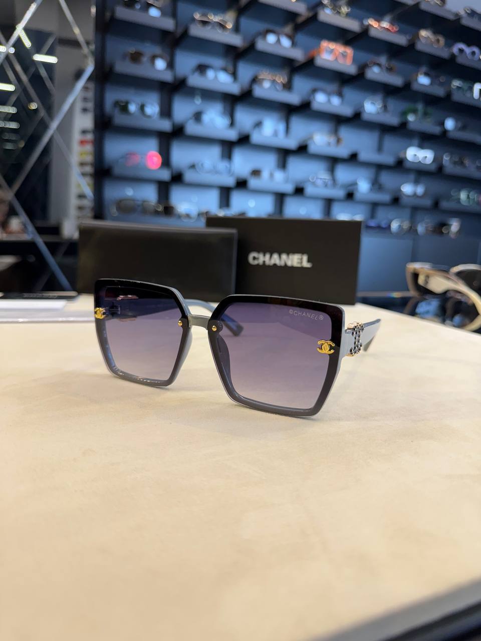 CHANEL CC06