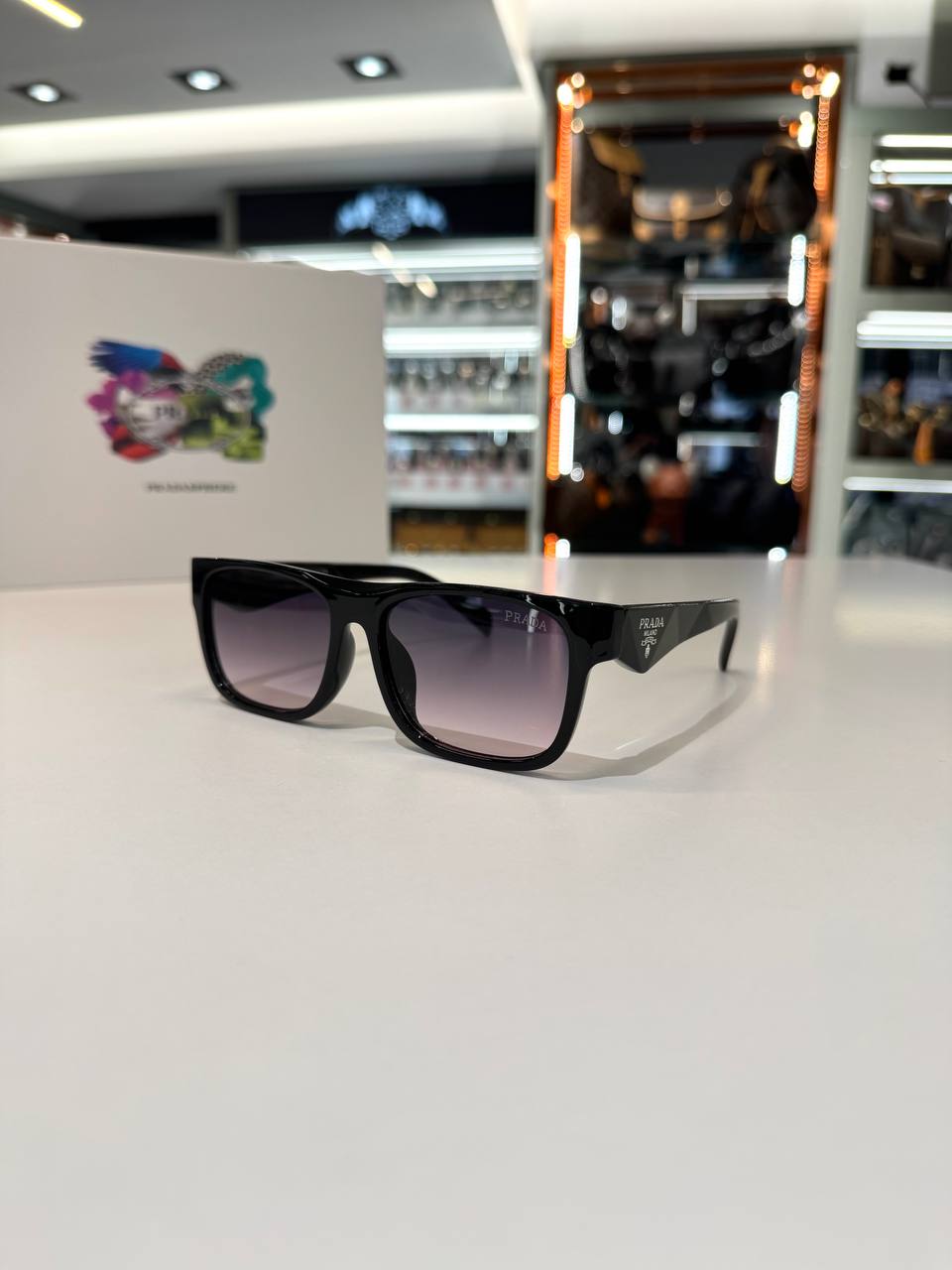 Prada - P84