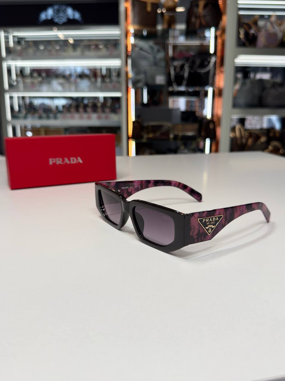 Prada - P06