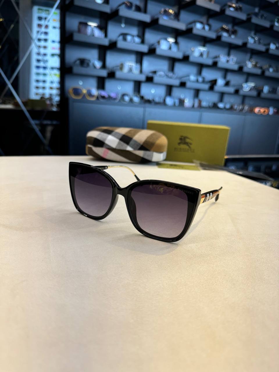 BURBERRY- BR05
