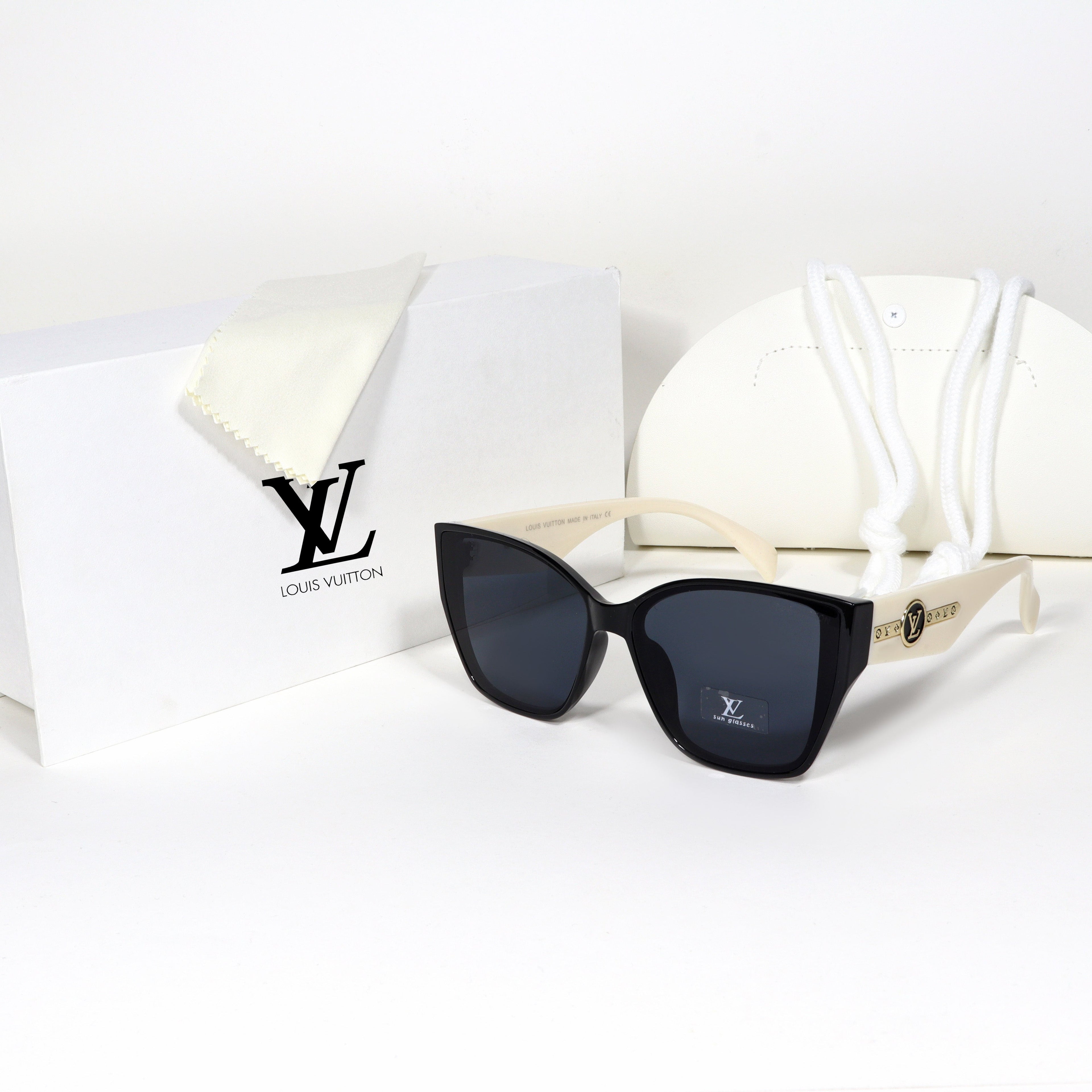 Louis Vuitton - LV11